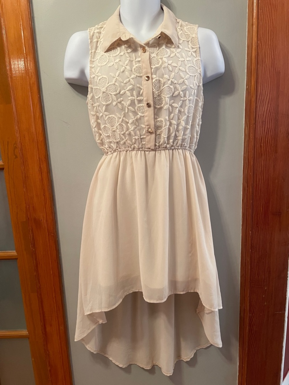 BOOHOO Cream Embroidered High-Low Flowy Classy Resortwear Button Shirt Dress